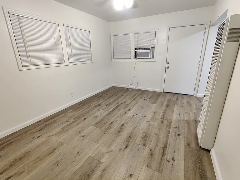 1/2 Poplar Ave — Photo 2