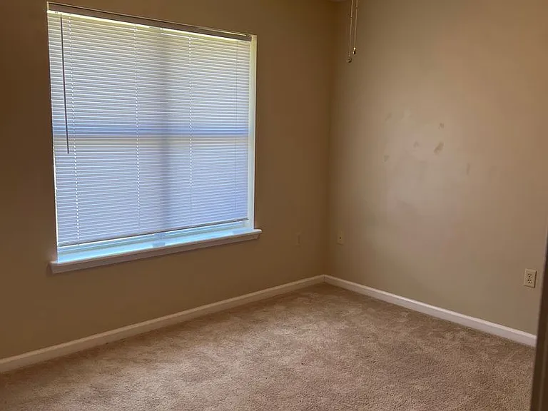 110 Maverick St — Photo 11