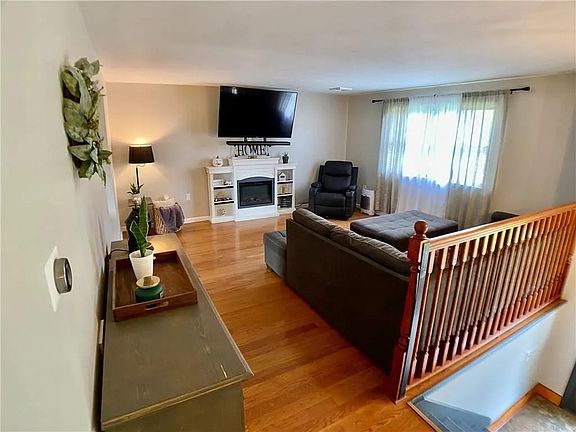 2nd image of 174 Hague Ln