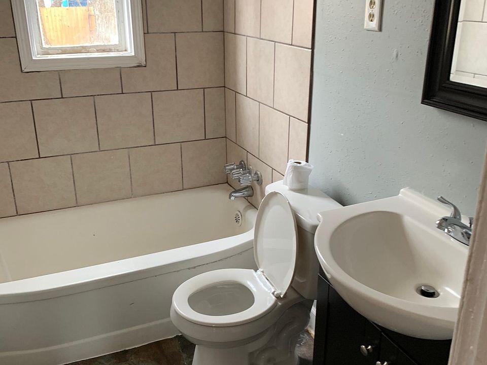 2nd image of 1031 Dillworth St