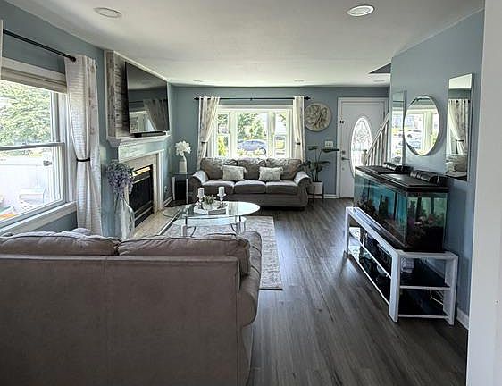 2nd image of 8 Runyon Dr