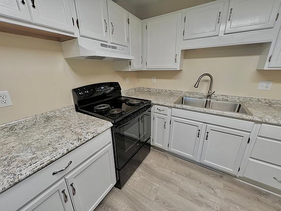 4th image of 403 Ketron Ln APT 11
