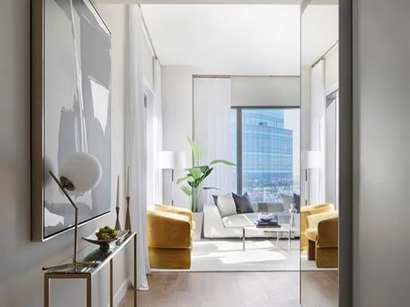 99 Hudson Street 4111 image 2 of 30