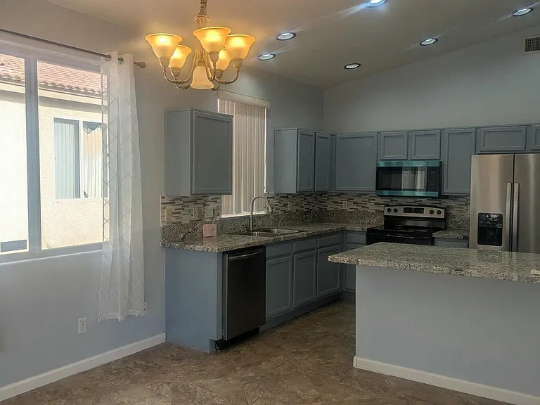 5554 W Carriage Dr — Photo 6