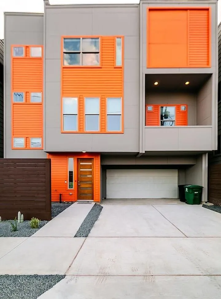 EaDo Signature - East of Downtown Spacious Home — Photo 1