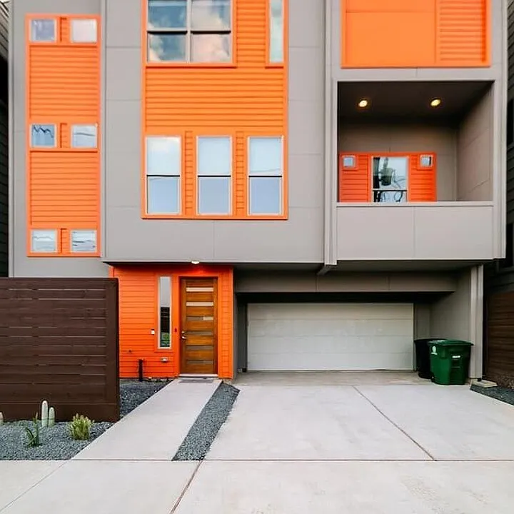 McKinney St