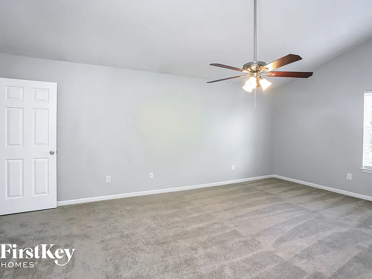 461 E Clear Lake Ln — Photo 9