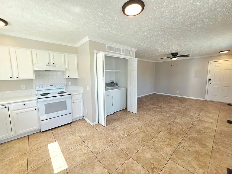 1104 - 1116 Mazatlan Cir. — Photo 10