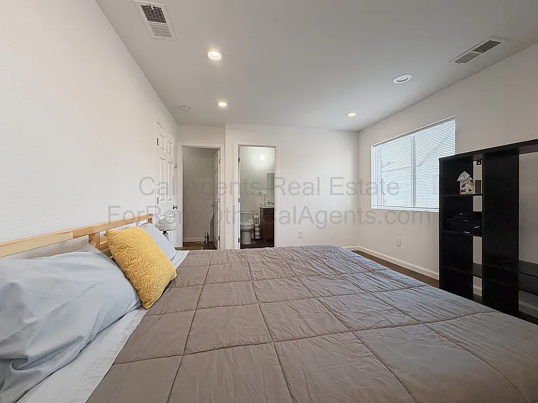 1532 32nd St #1532 — Photo 12