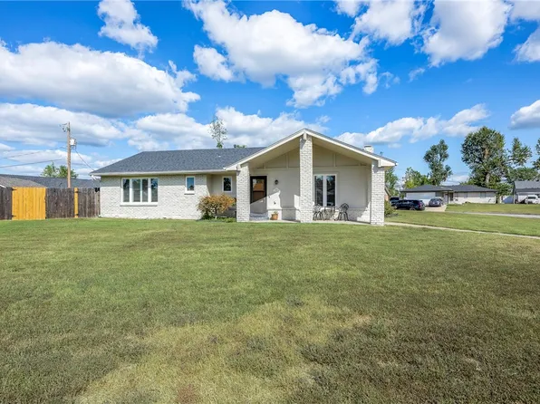 917 S 25th St, Rogers, AR 72758