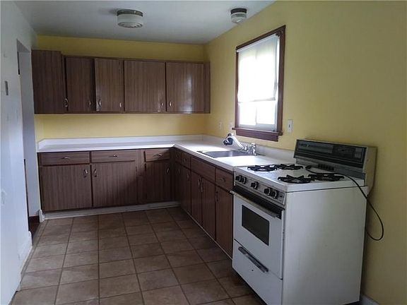 5th image of 1009 Graham St