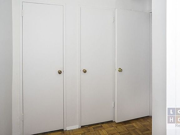 4th image of 550 Grand St APT J1d