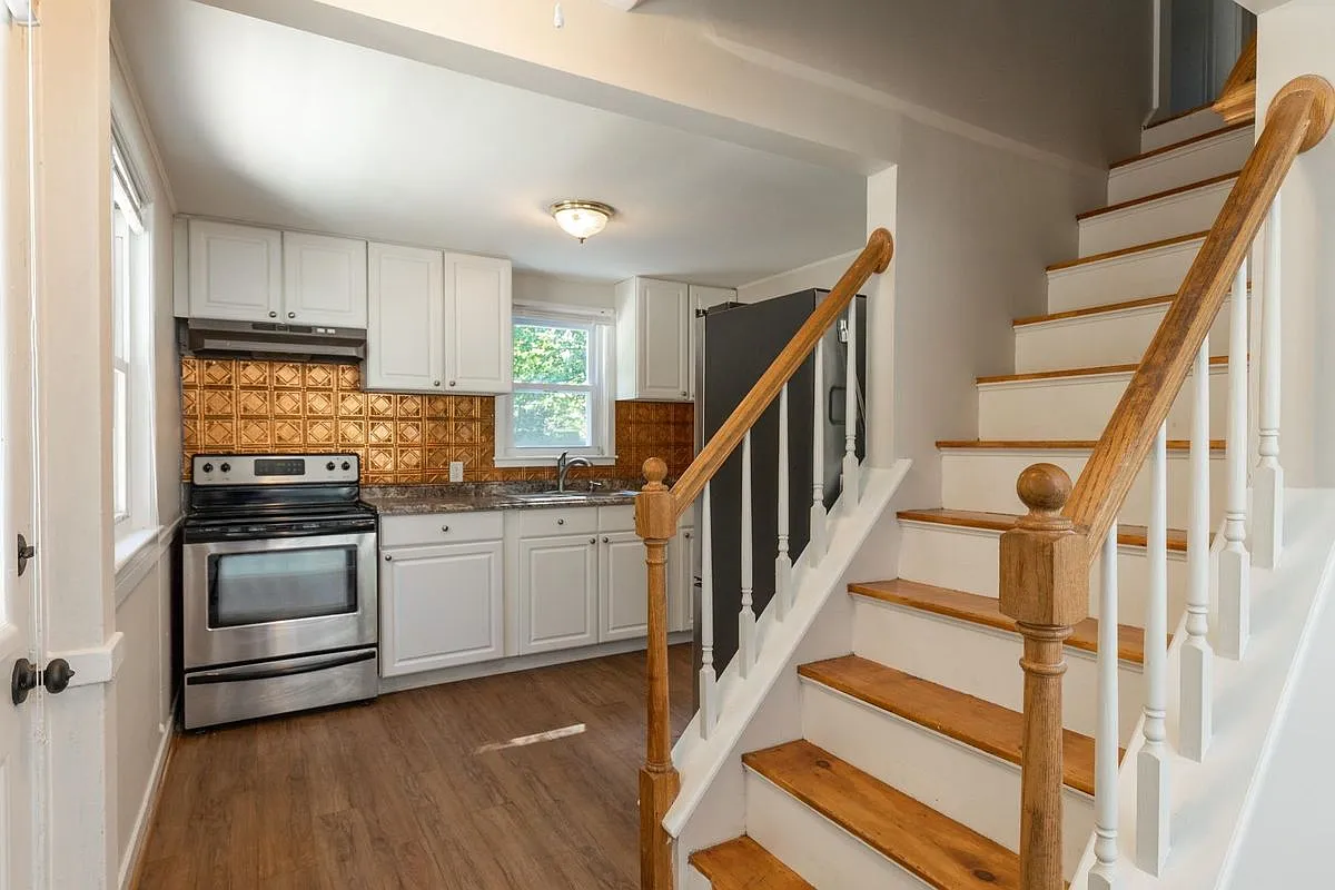4 bed, 2.0 bath, 1440 sqft, $3,200 — Photo 3