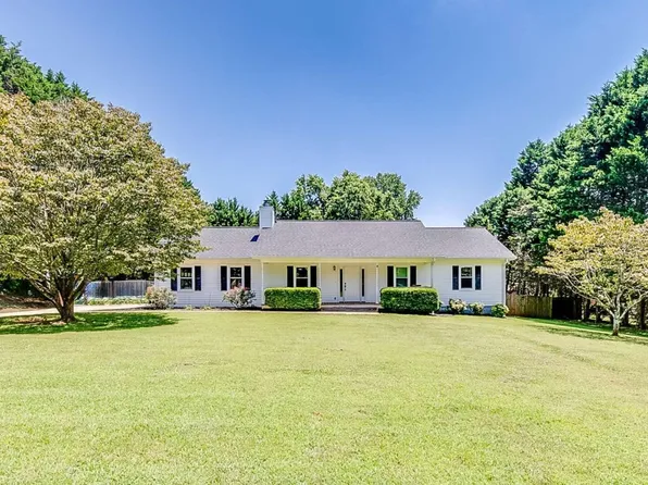 5135 Presley Dr, Flowery Branch, GA 30542