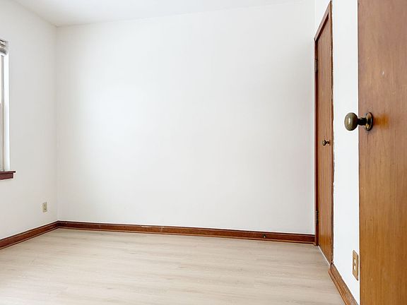 5th image of 1341 E Illinois St #0