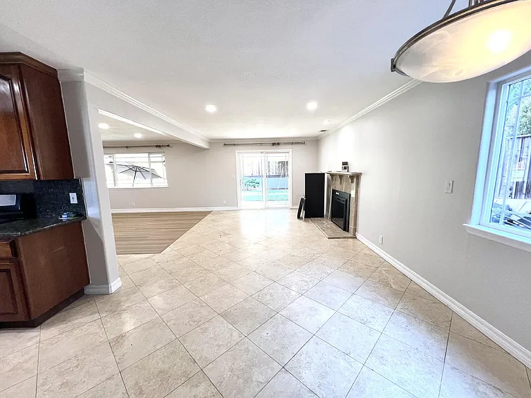 2494 Lone Oak Dr — Photo 19