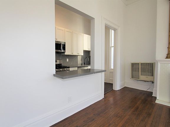 4th image of 1782 Pacific Ave
