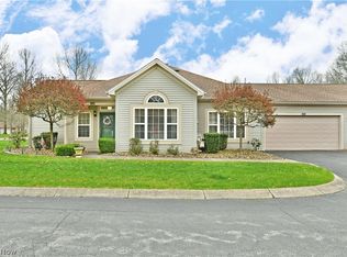14 Hunters Woods Blvd #D, Canfield, OH 44406