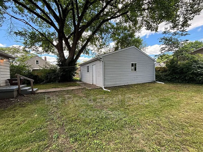 1109 Oxford State Rd — Photo 3