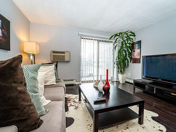 3rd image of 900 Governors Dr APT 15