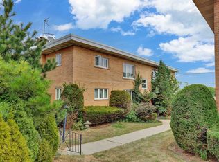 9119 Niles Center Rd APT 2E, Skokie, IL 60076