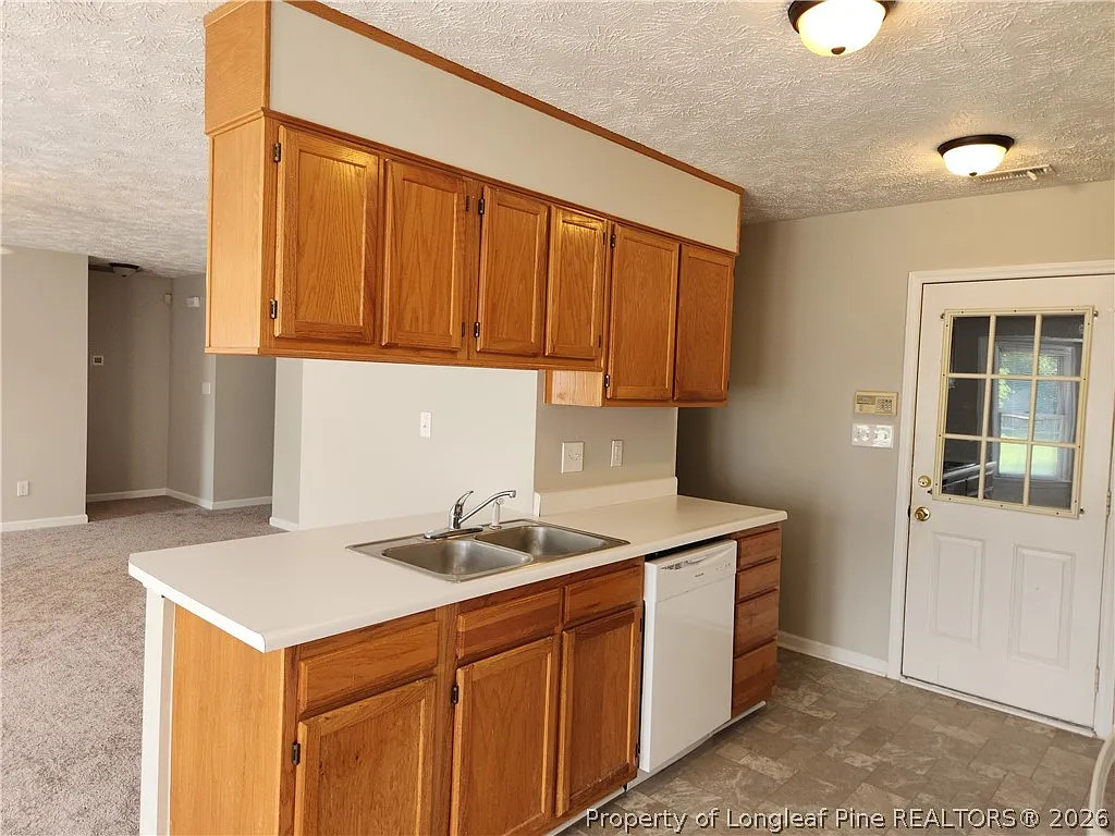 3 bed, 2.0 bath, 1470 sqft, $1,550 — Photo 3