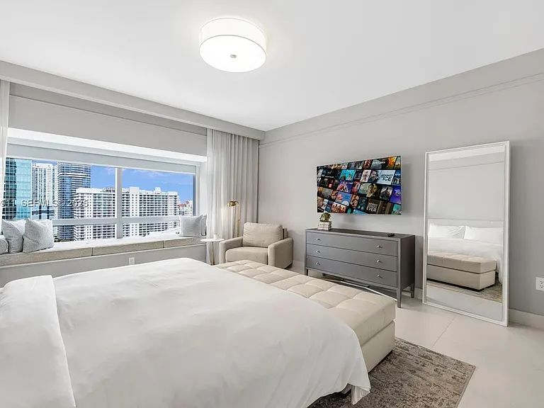 1435 Brickell Ave #3410 — Photo 8