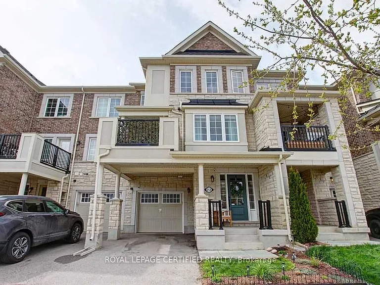 213 Betsy Dr N — Photo 1