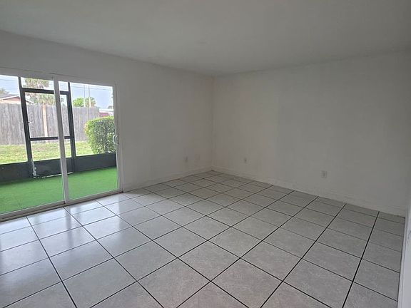 5th image of 801 Sky Lake Cir APT B