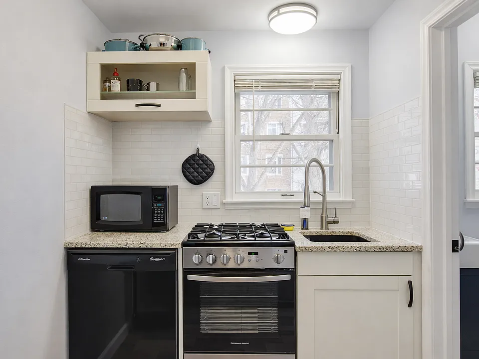 2104 Harriet Ave #201