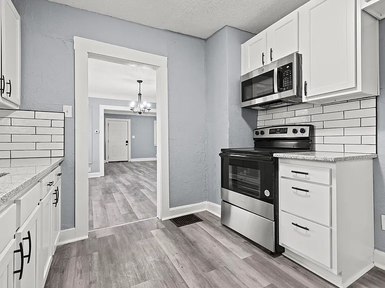 4437 Wayne Ave — Photo 14