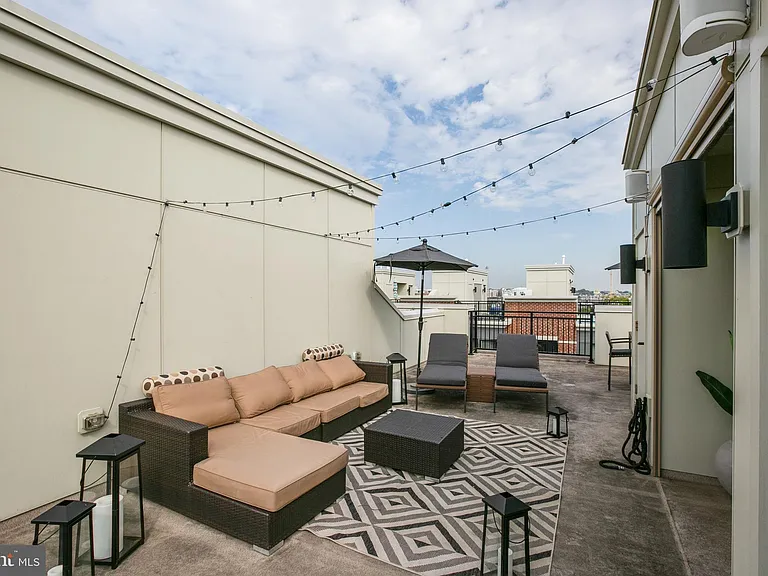 1527 Cuba St — Photo 30