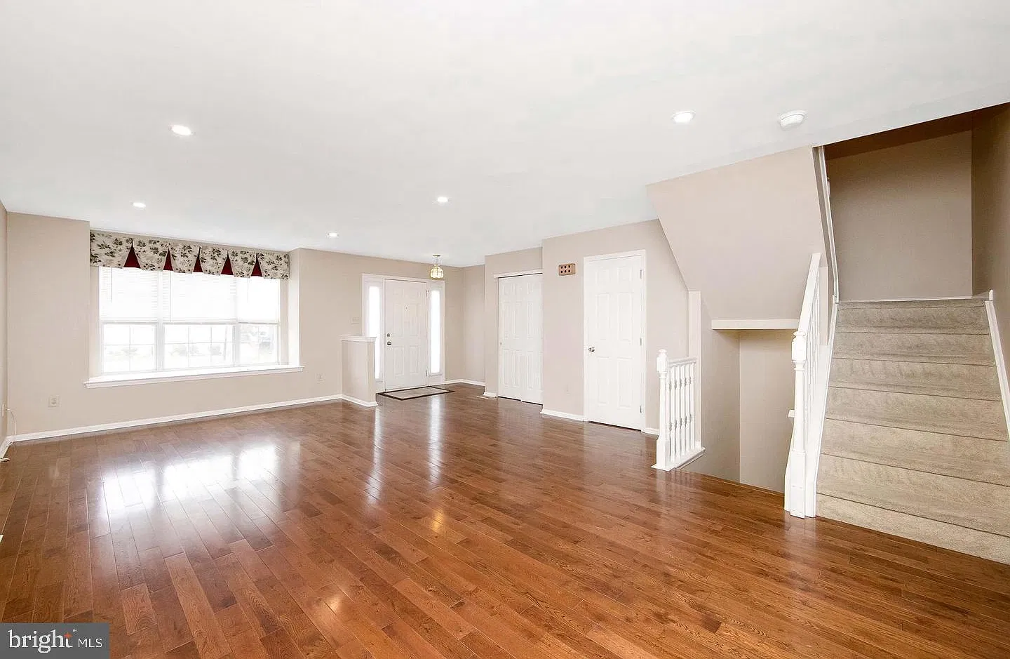 3 bed, 2.5 bath, 2520 sqft, $2,950 — Photo 4