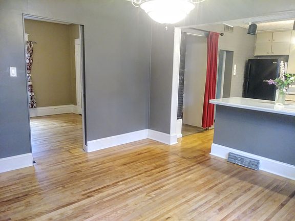 5th image of 824 11th Ave S