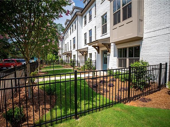 5th image of 2881 Elmwood Dr #8