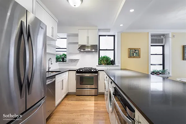 Sold by Sotheby's International Realty | media 3