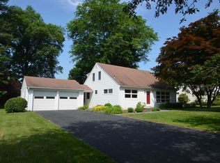 8 Old Farms Rd, Poughkeepsie, NY 12603