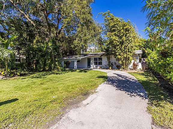 4th image of 1751 SW 32nd Court