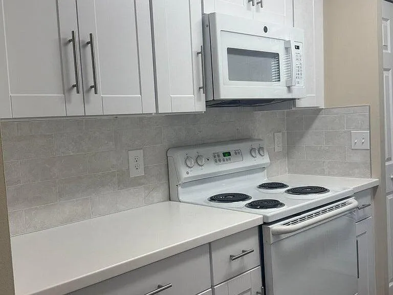 1139 Town Center Dr #11 — Photo 2
