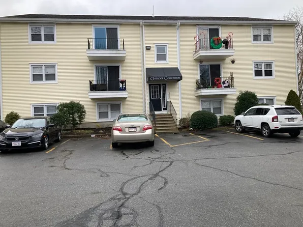 5300 N Main St APT 9, Fall River, MA 02720