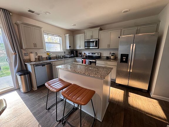5th image of 6 Overhill Ln