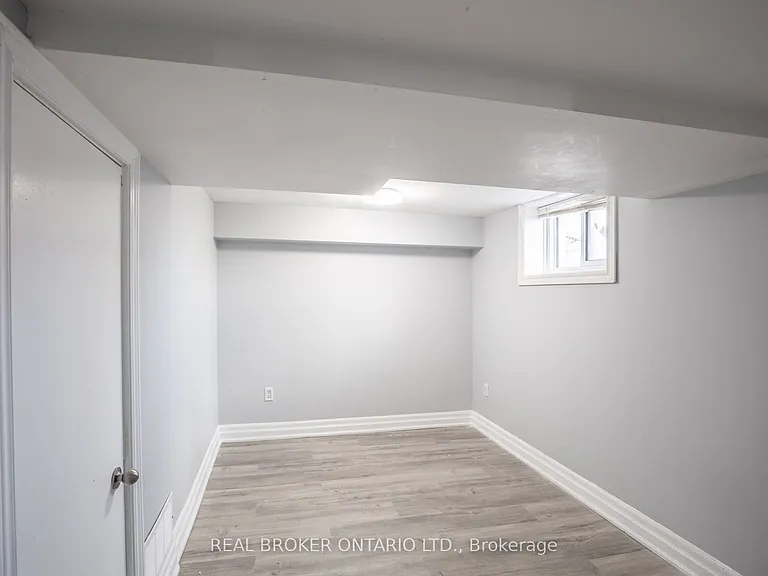 32 Grove St W #3 — Photo 7