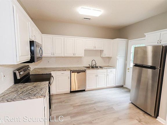 4th image of 300 Brentwood Dr