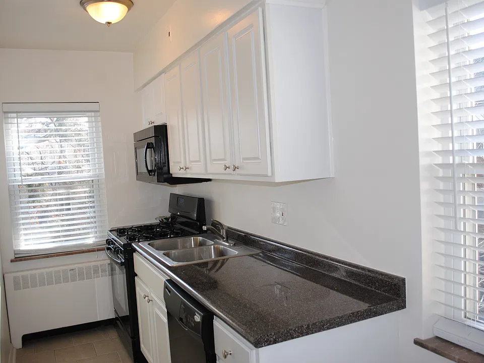 2816 Astoria