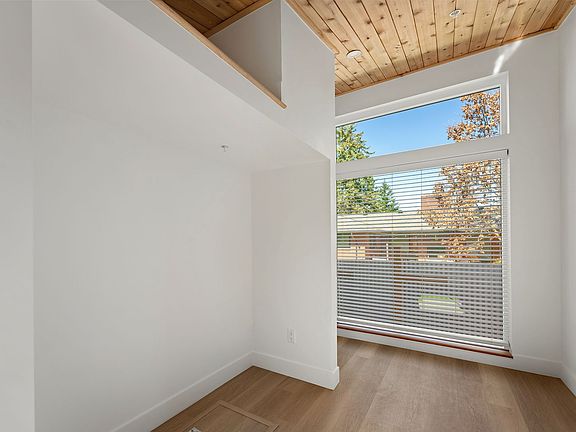 5th image of 11446 NE Morris St