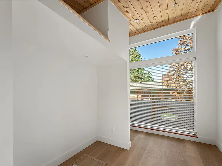 11446 NE Morris St — Photo 5
