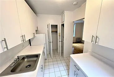 Rented by Manhattan Realty Group