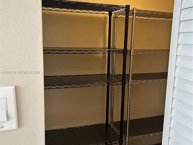 600 NE 36th St #417 — Photo 8