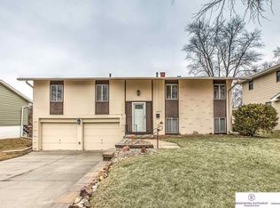 9478 Weir St, Omaha, NE 68127