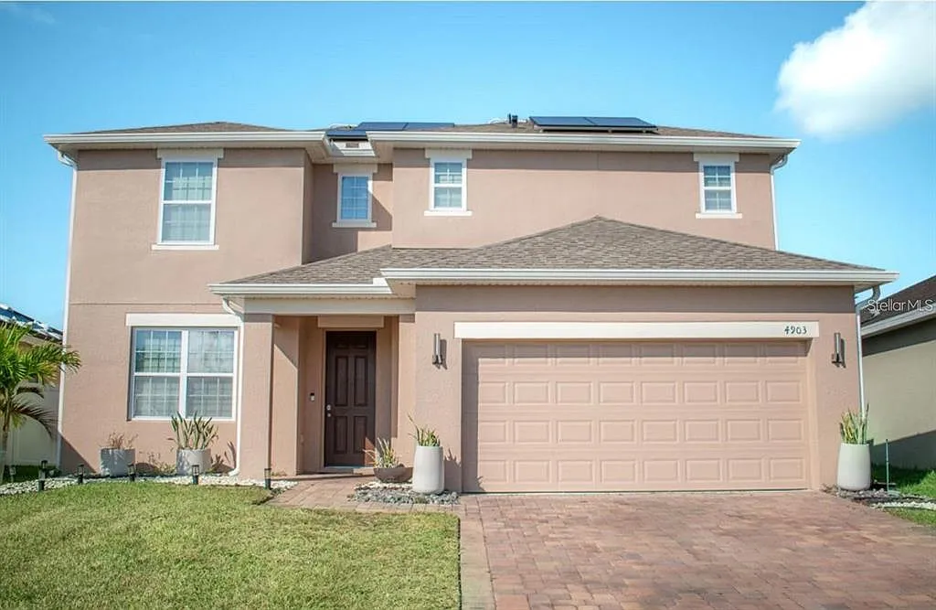 4 bed, 2.5 bath, 2391 sqft, $2,700 — Photo 1